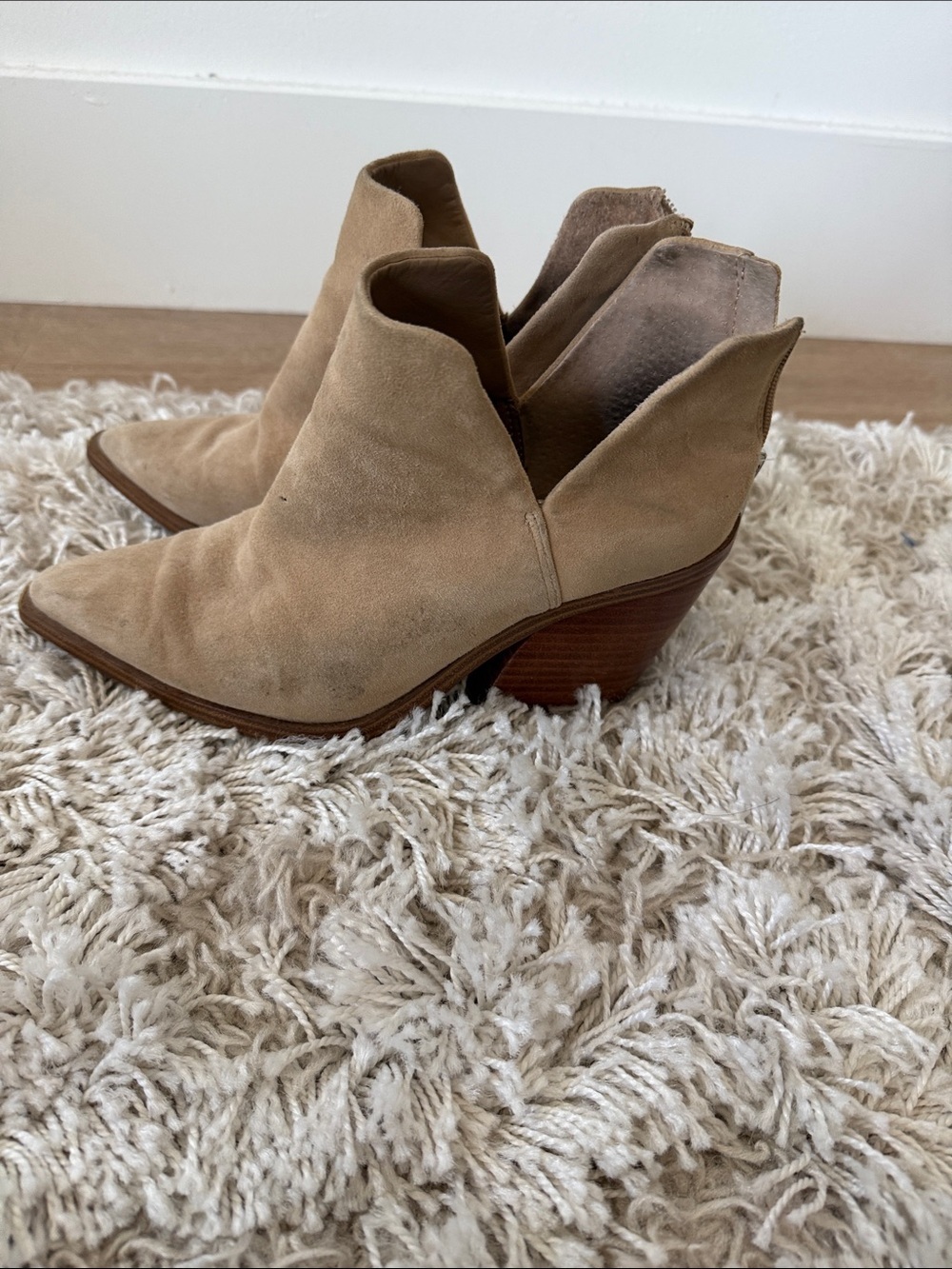 Vince Camuto Taupe Suede Pointed Toe Ankle Booties Size 7